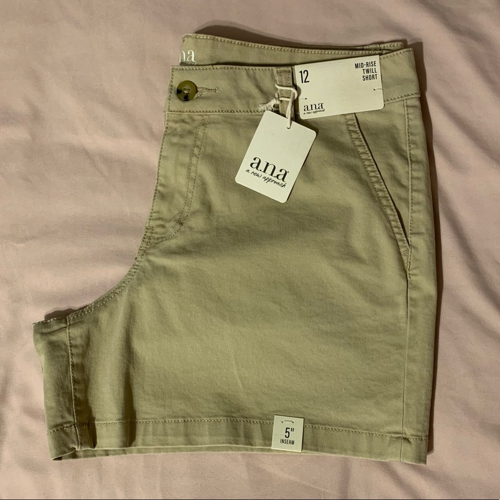 NWT a.n.a Mid-rise Twill 5 inch khaki shorts